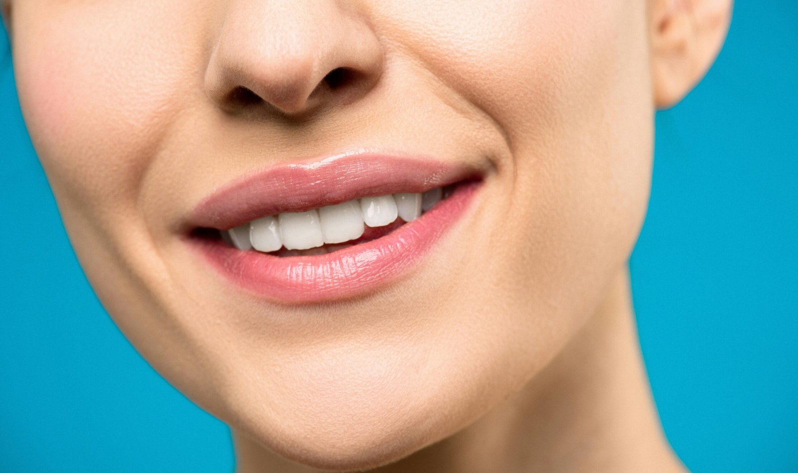 Best Way to Reduce Gap Between Teeth Naturally at Home 2025